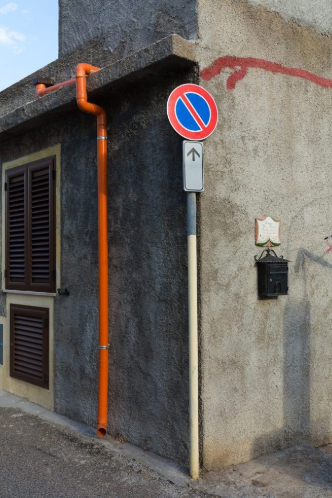 Orosei Orange Pipe Traffic Sign 01